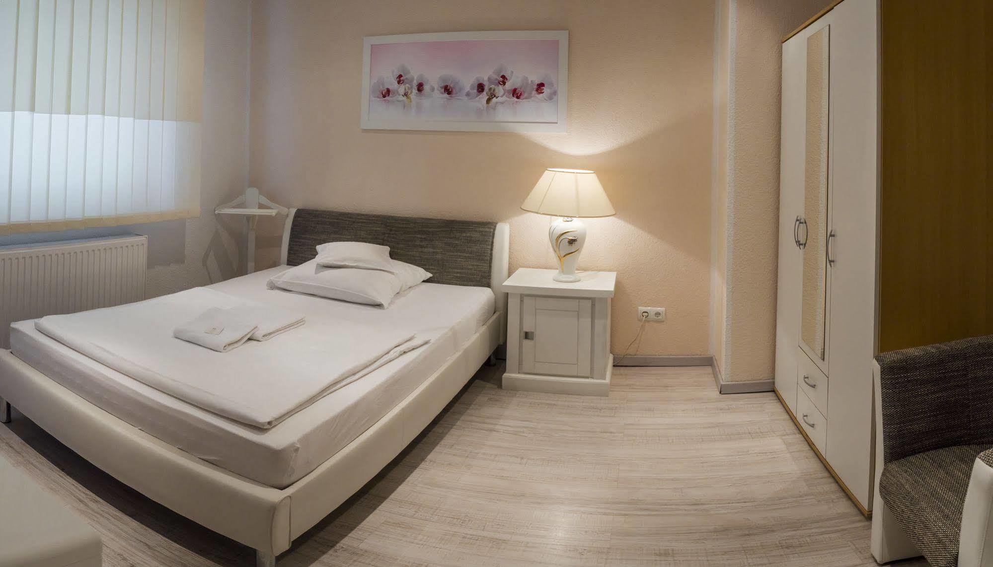Pension Donau Grill Hannover Dış mekan fotoğraf