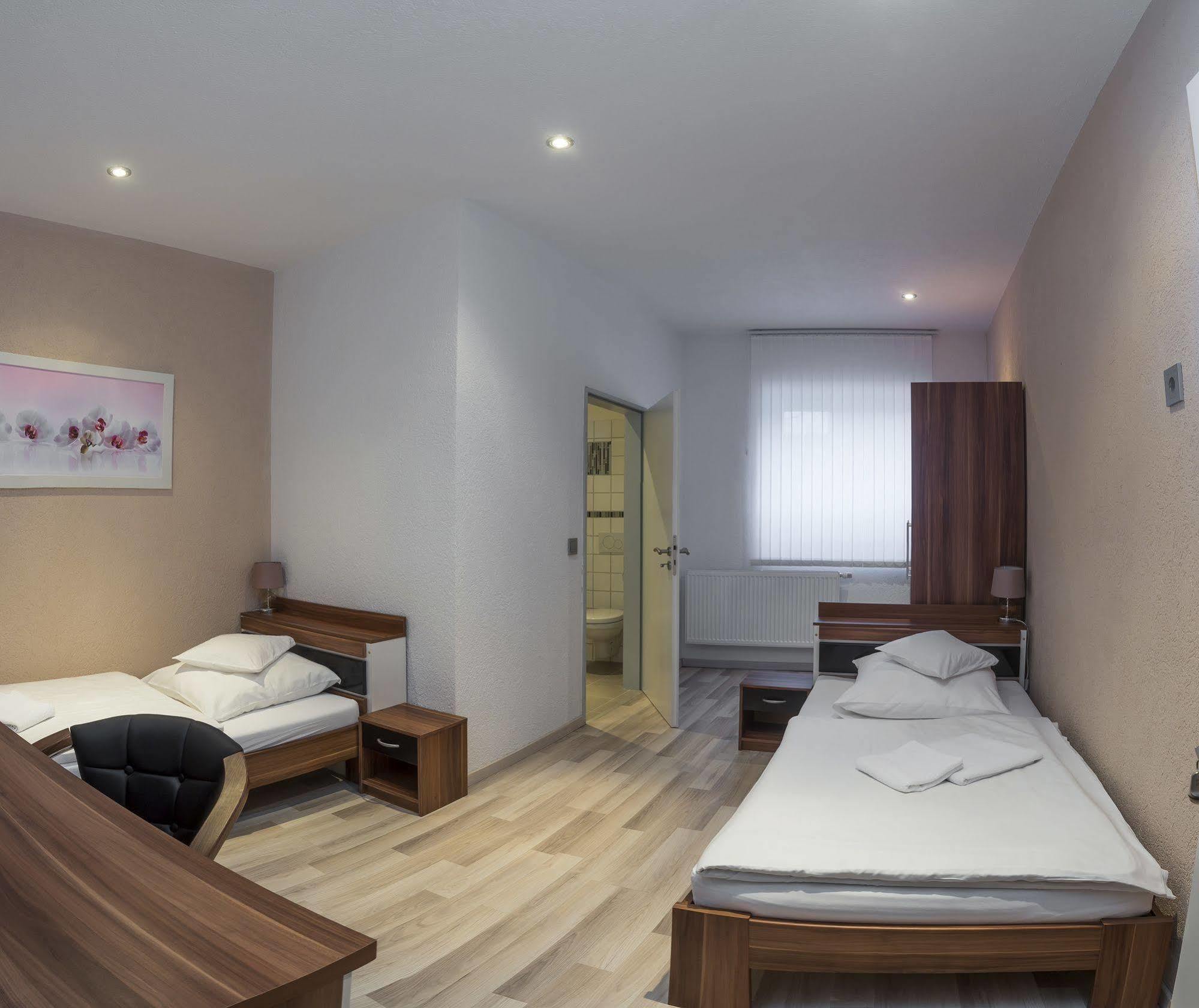 Pension Donau Grill Hannover Dış mekan fotoğraf