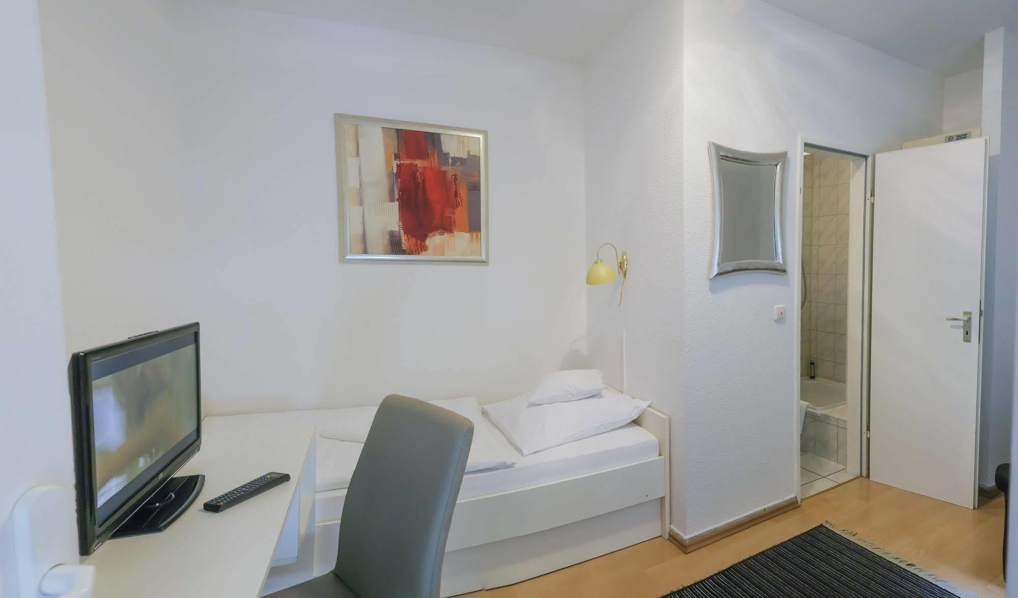 Pension Donau Grill Hannover Dış mekan fotoğraf